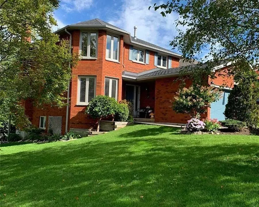 76 Mayfair Dr