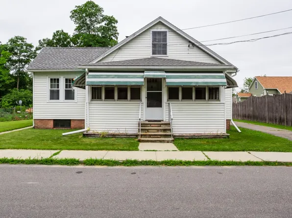 16 Oxford Pl, Chicopee, MA 01020