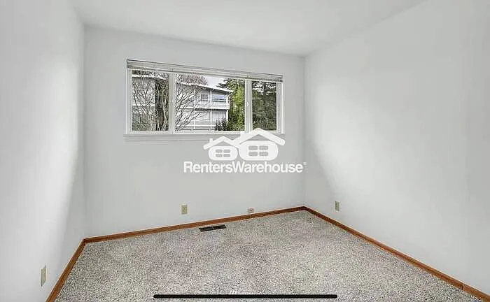 5019 44th Ave NE — Photo 12