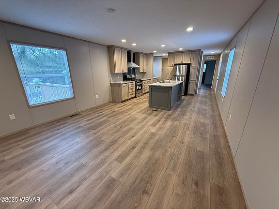 3rd image of 196 Sanctuary Blvd
