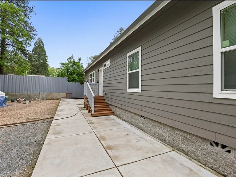 4782 N River Rd — Photo 7