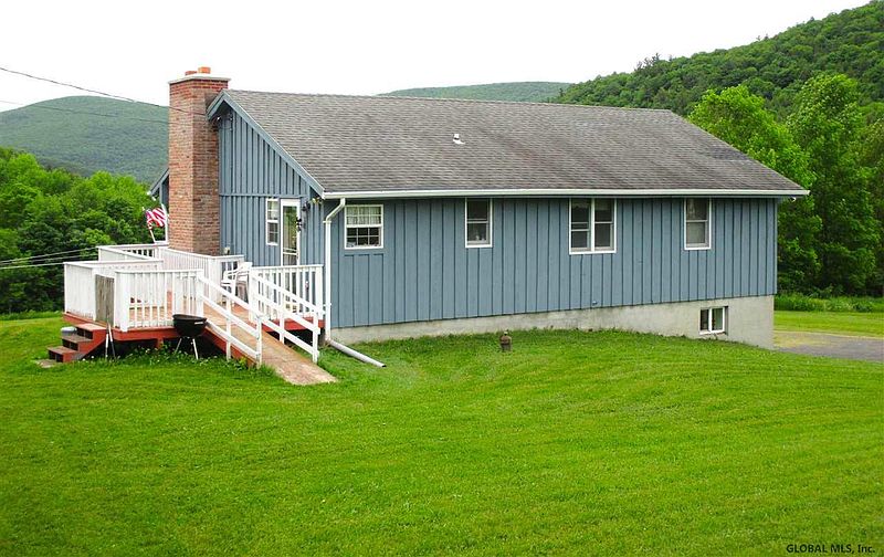 2nd image of 134 FARMVIEW Lane