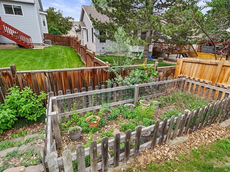 420 Hudson Ct — Photo 35
