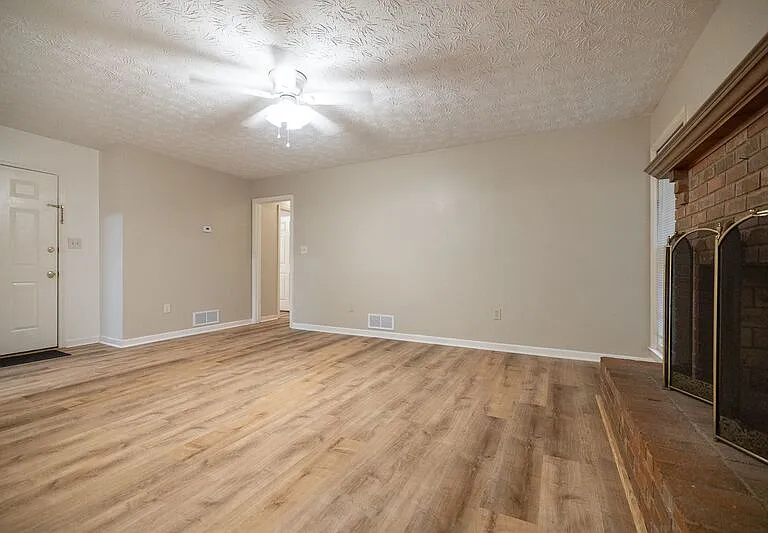 1151 Brookwood Dr — Photo 3