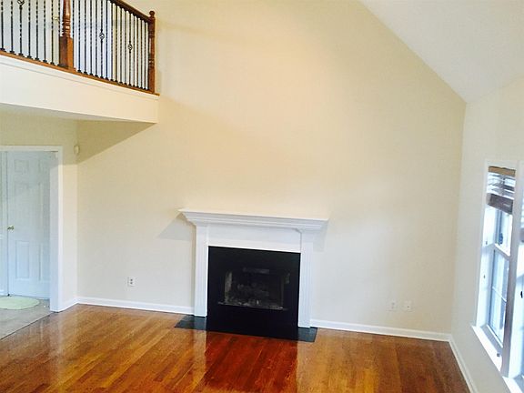 3rd image of 404 Country Village Dr