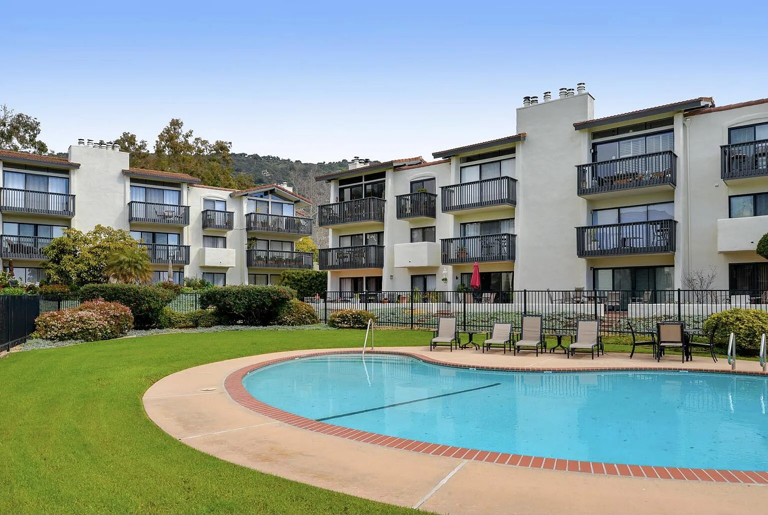 2 bed, 2.0 bath, $4,800 — Photo 3