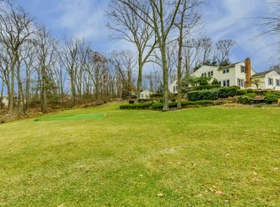 2 Wood Hollow Ct, Fort Salonga, NY 11768