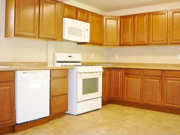 4th image of 51 Wisconsin Dr