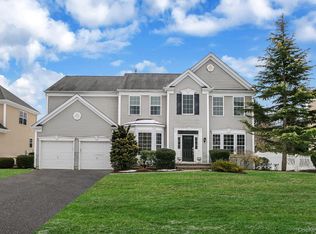 27 Avolet Court, Mount Sinai, NY 11766