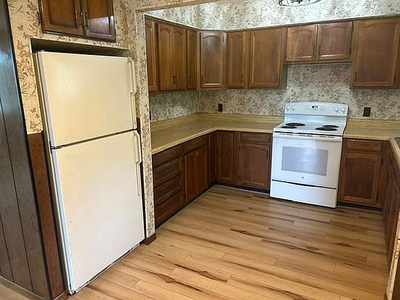 4th image of 3014 Center St
