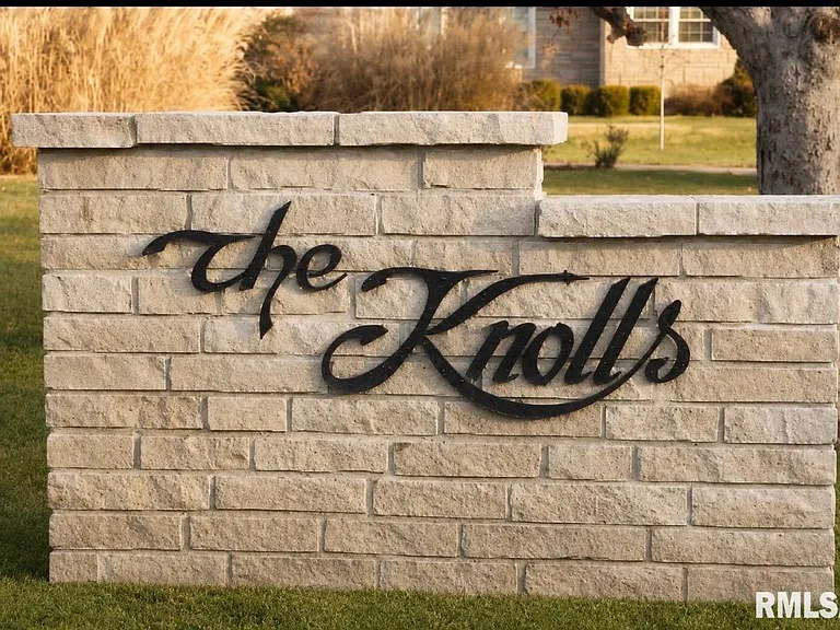 222 W Hollyridge Cir — Photo 14