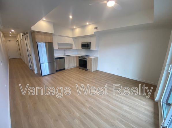 604 Cawston Ave #506, Kelowna, BC V1Y 6Z4