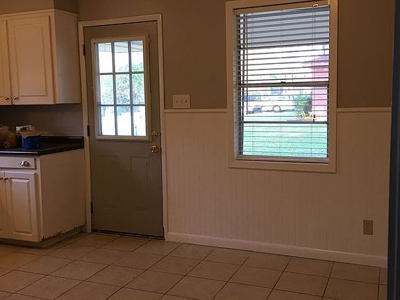 3rd image of 8455 Parkdale Dr