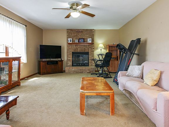 4th image of 1015 Golden Ave