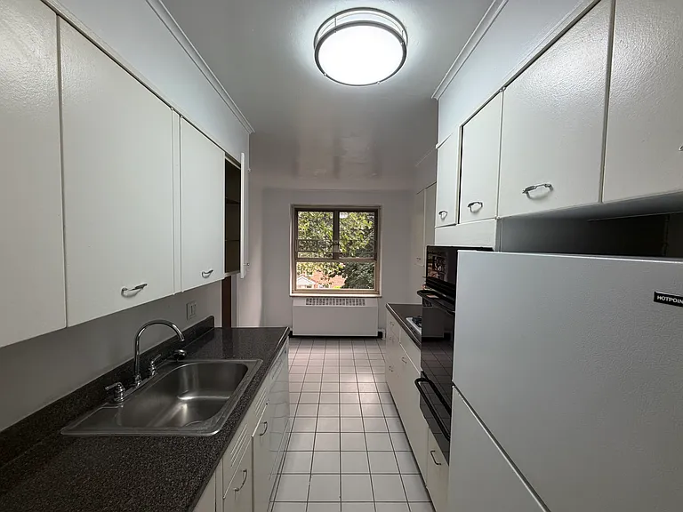 71st Cres — Photo 3