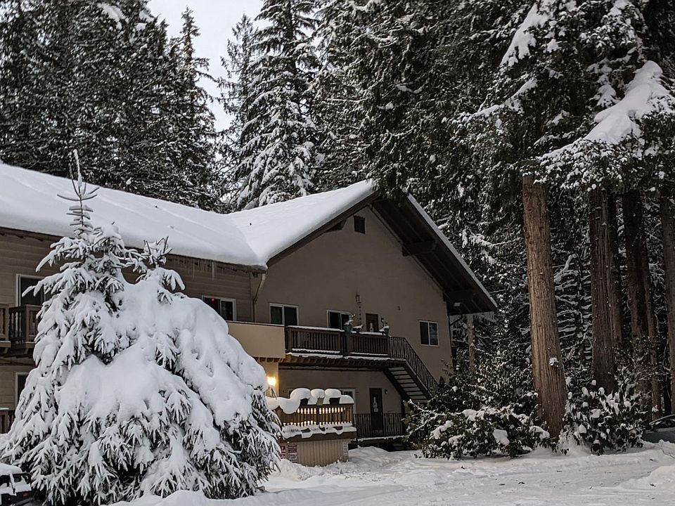Exterior Parking Lot in the snow