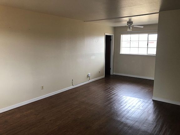 3rd image of 5721 Bainbridge Ave