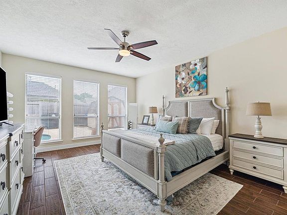 5th image of 5115 Bur Oak Dr