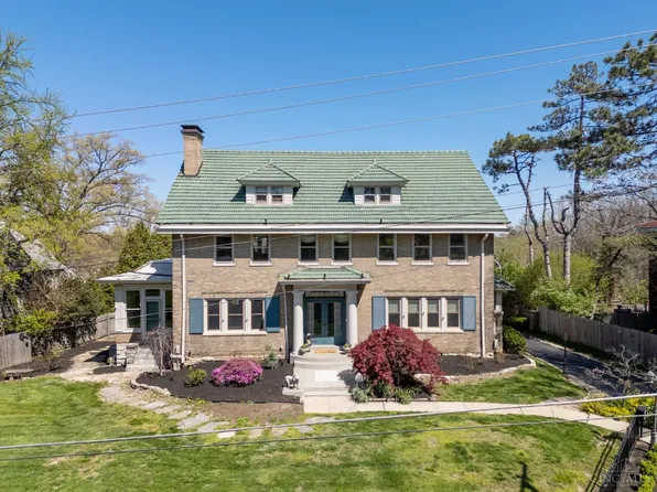 718 Clinton Springs Ave, Cincinnati, OH 45229