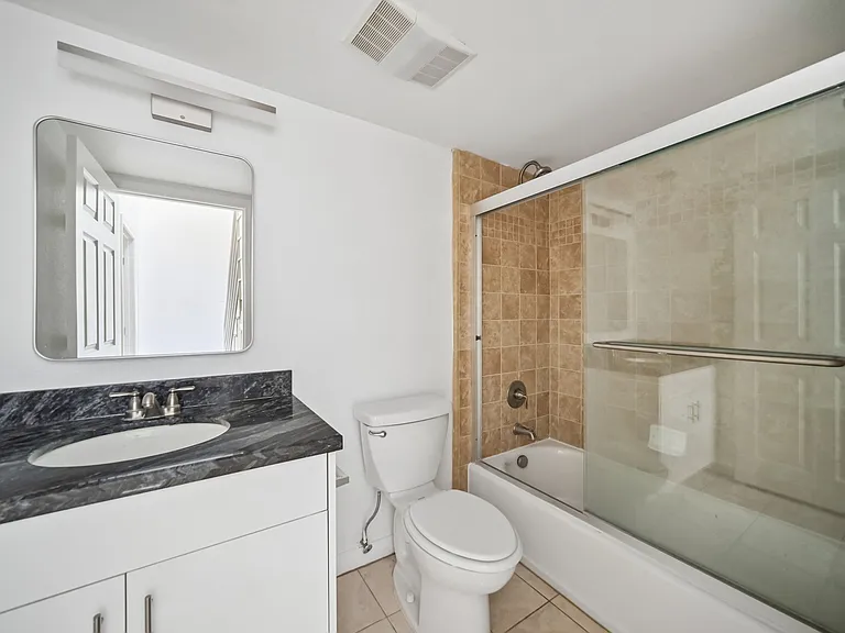1939 N Tamarind Ave #1 — Photo 11