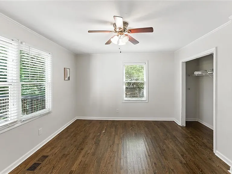 1411 Mercer Ave — Photo 16