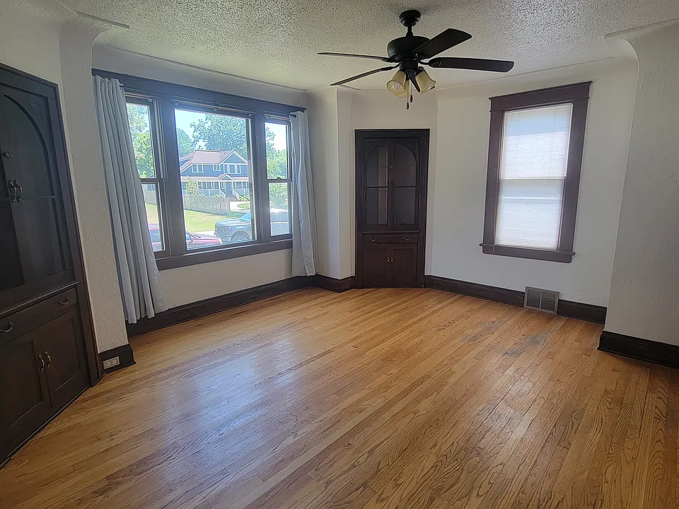 300 Central Ave S