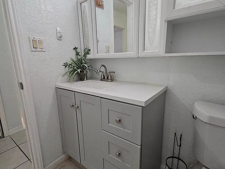 94 Laura Ln — Photo 8