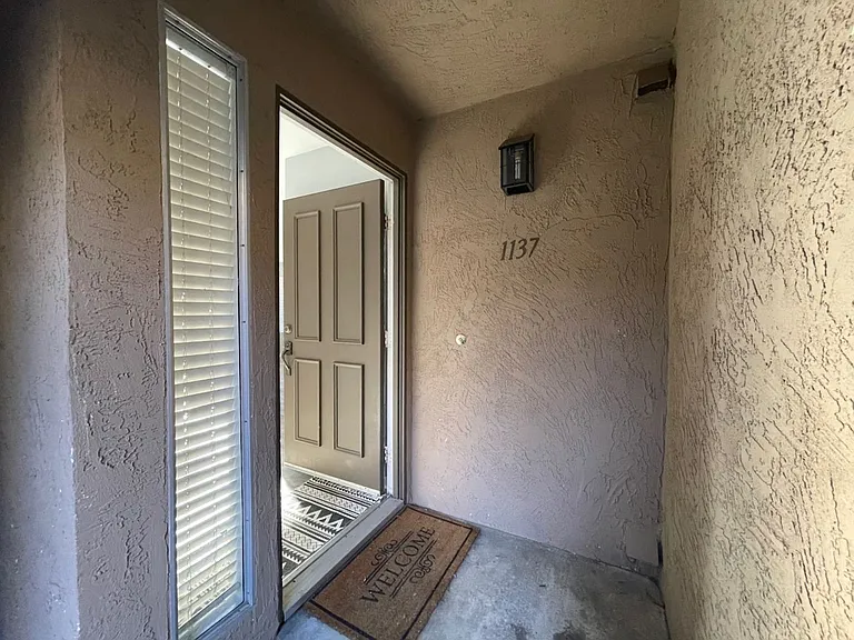 1137 Arbor Ln — Photo 17