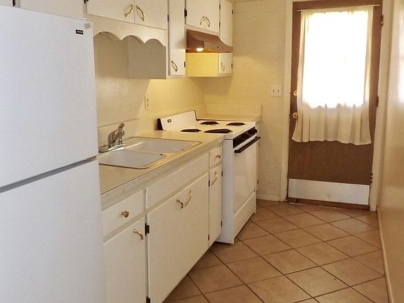 3rd image of 3427 E Blacklidge Dr Unit 3