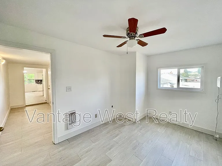 240A Wallace Rd — Photo 16