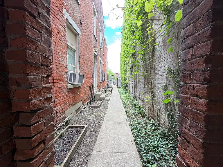 436 Linden St #4 — Photo 10