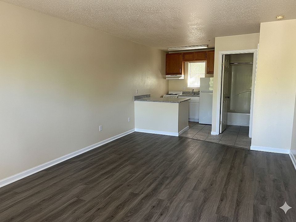 Step into your new downtown haven modern, cozy, and just minutes from everything Fort Walton Beach