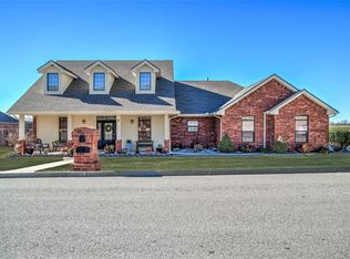 118 Riverview Dr, Clinton, OK 73601