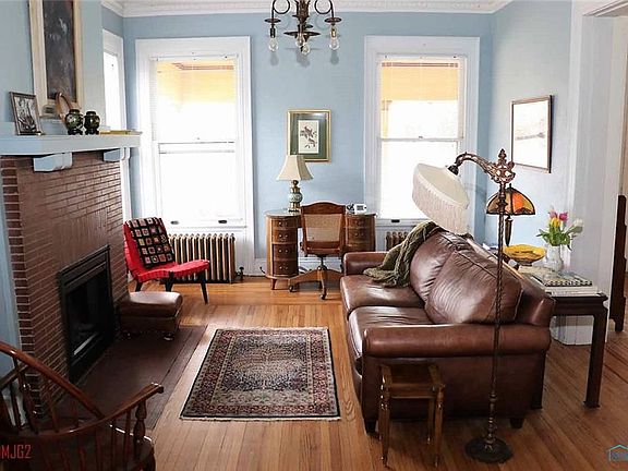 4th image of 2273 Glenwood Ave