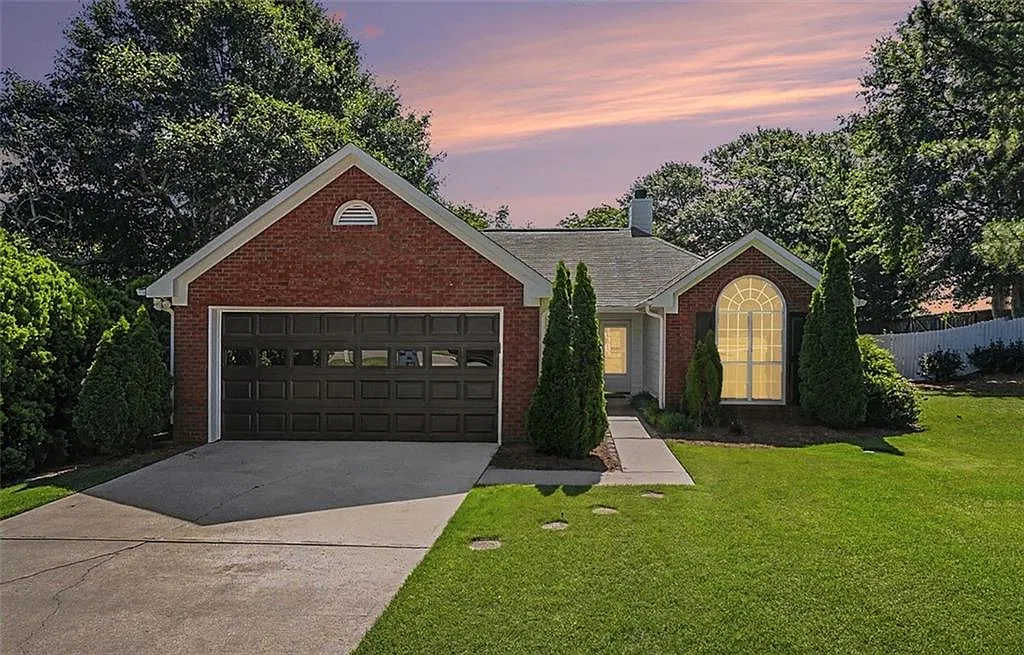 4 bed, 2.0 bath, 1508 sqft, $2,400 — Photo 1