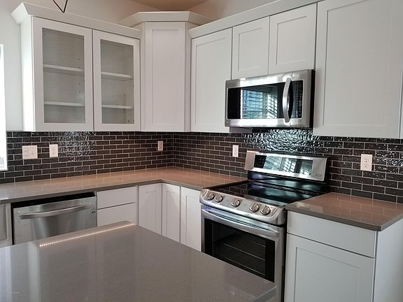 5th image of 1048D W Lake Dr