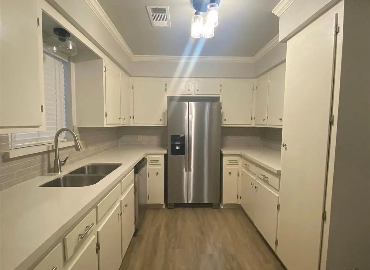 3 bed, 2.0 bath, 1747 sqft, $2,100 — Photo 2