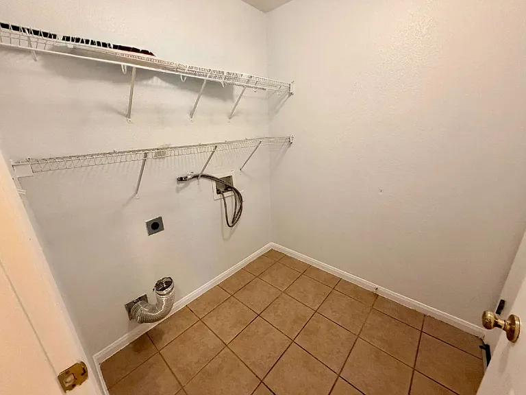 1517 Hawk Dr — Photo 21