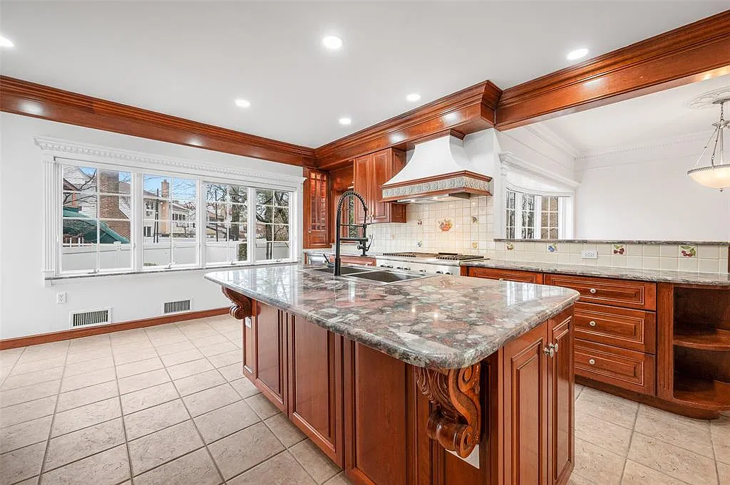 6 bed, 3500 sqft, $7,500 — Photo 4