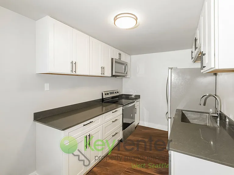 931 N 104th St — Photo 8