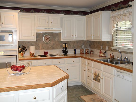 3rd image of 100 Creekwood Dr