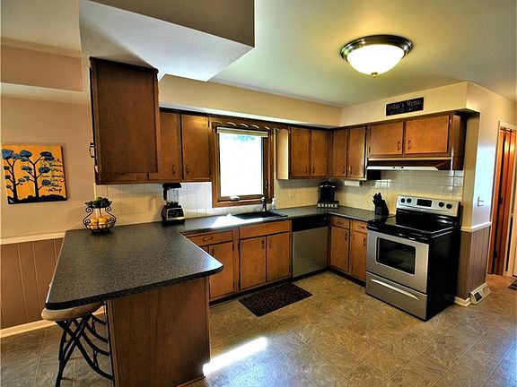 5th image of 465 Stafford Dr