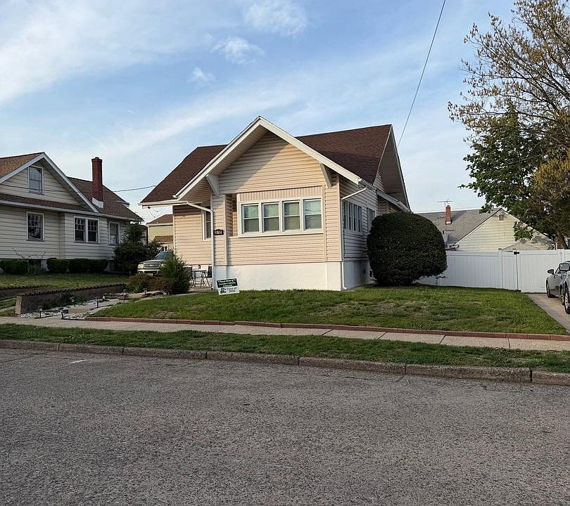 1st image of 2222 Scovel Ave