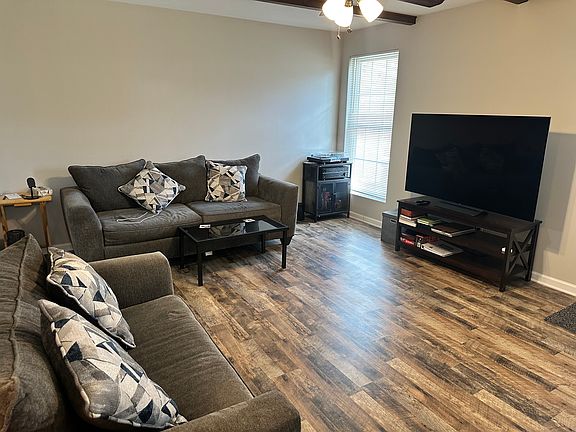 4th image of 111 Fornum Dr