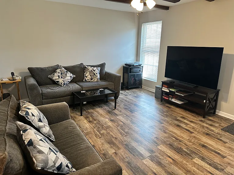 111 Fornum Dr — Photo 4