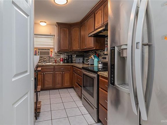 5th image of 2704 Carnation Ave