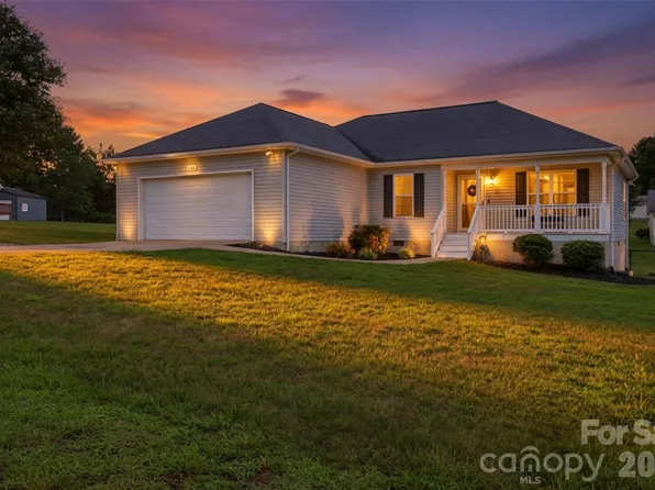 398 Green Meadows Dr, Taylorsville, NC 28681