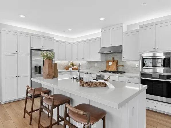 28869 Pineridge Ln, Santa Clarita, CA 91387