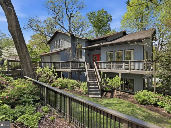 137 E Woods Dr, Lititz, PA 17543