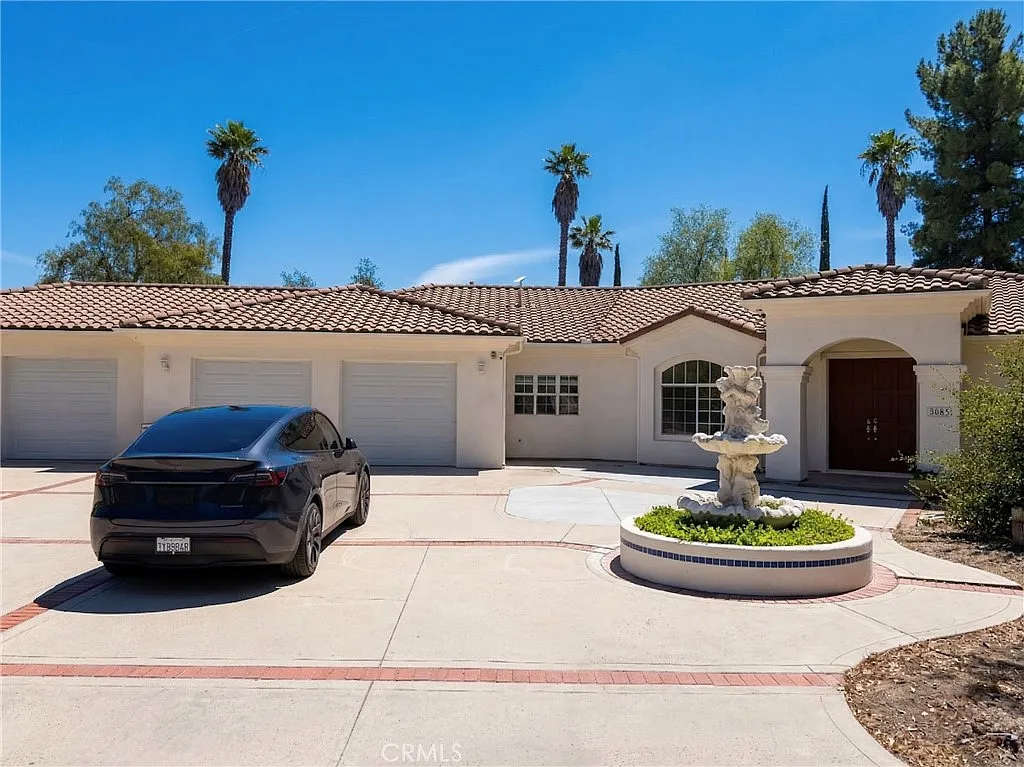 4 bed, 4.5 bath, 3098 sqft, $5,500 — Photo 2